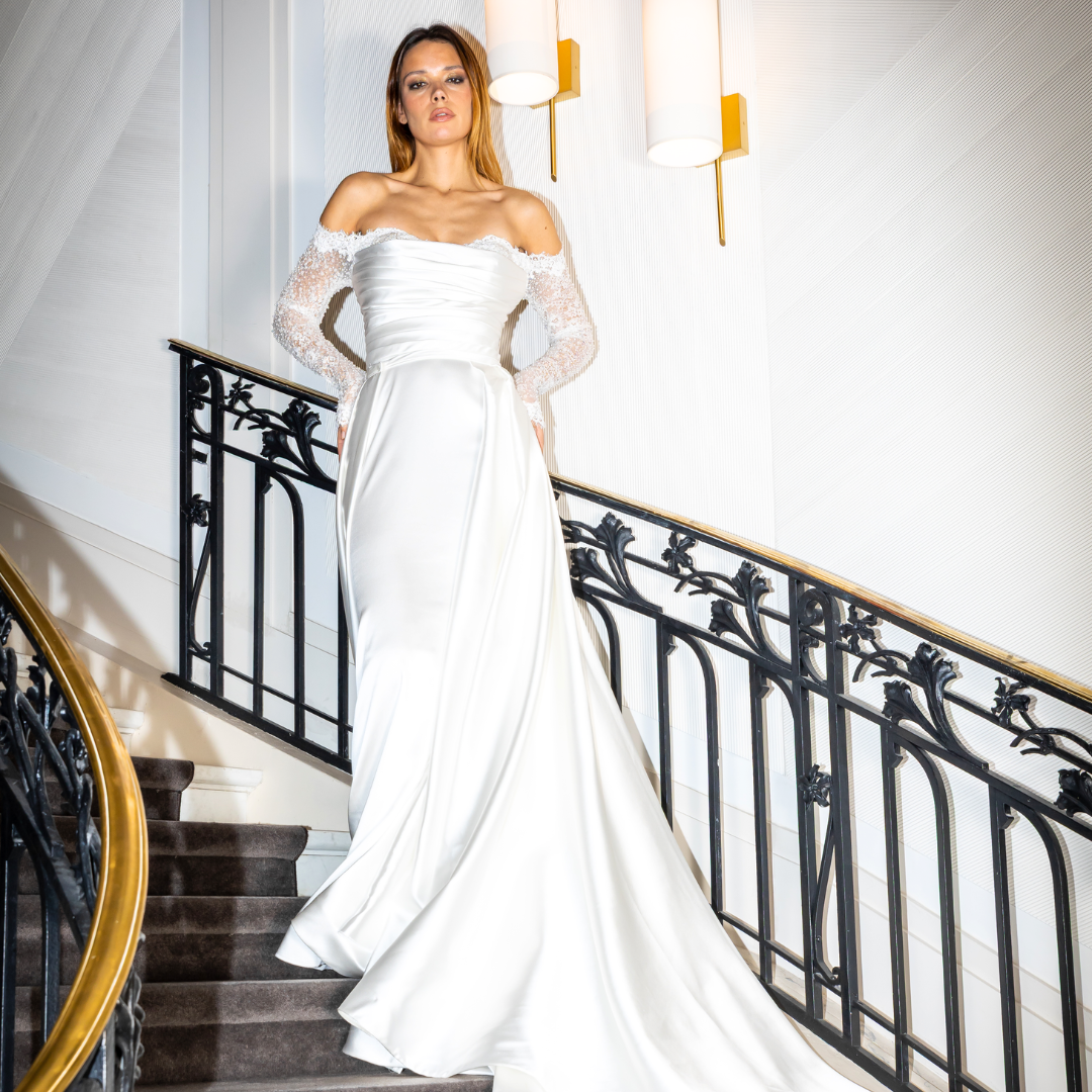 Robe satinée Aurore manches dentelle