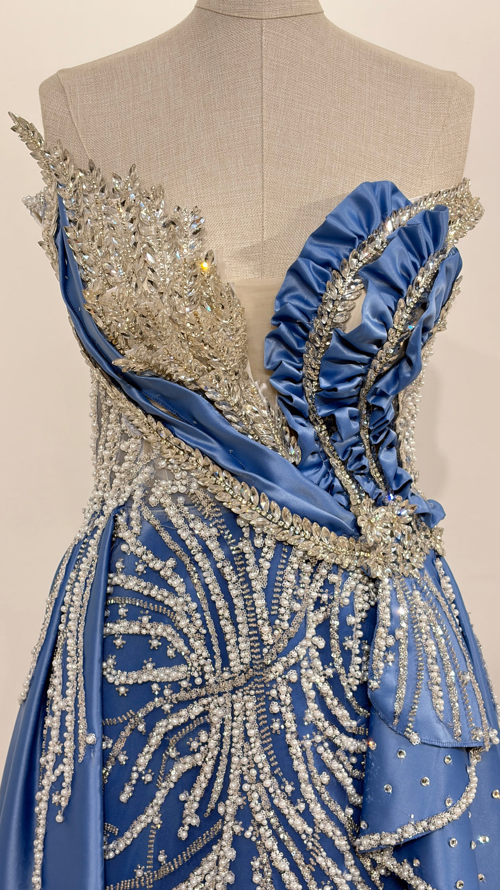 Robe de soirée bleu à strass