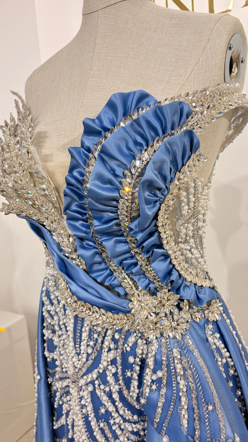 Robe de soirée bleu à strass