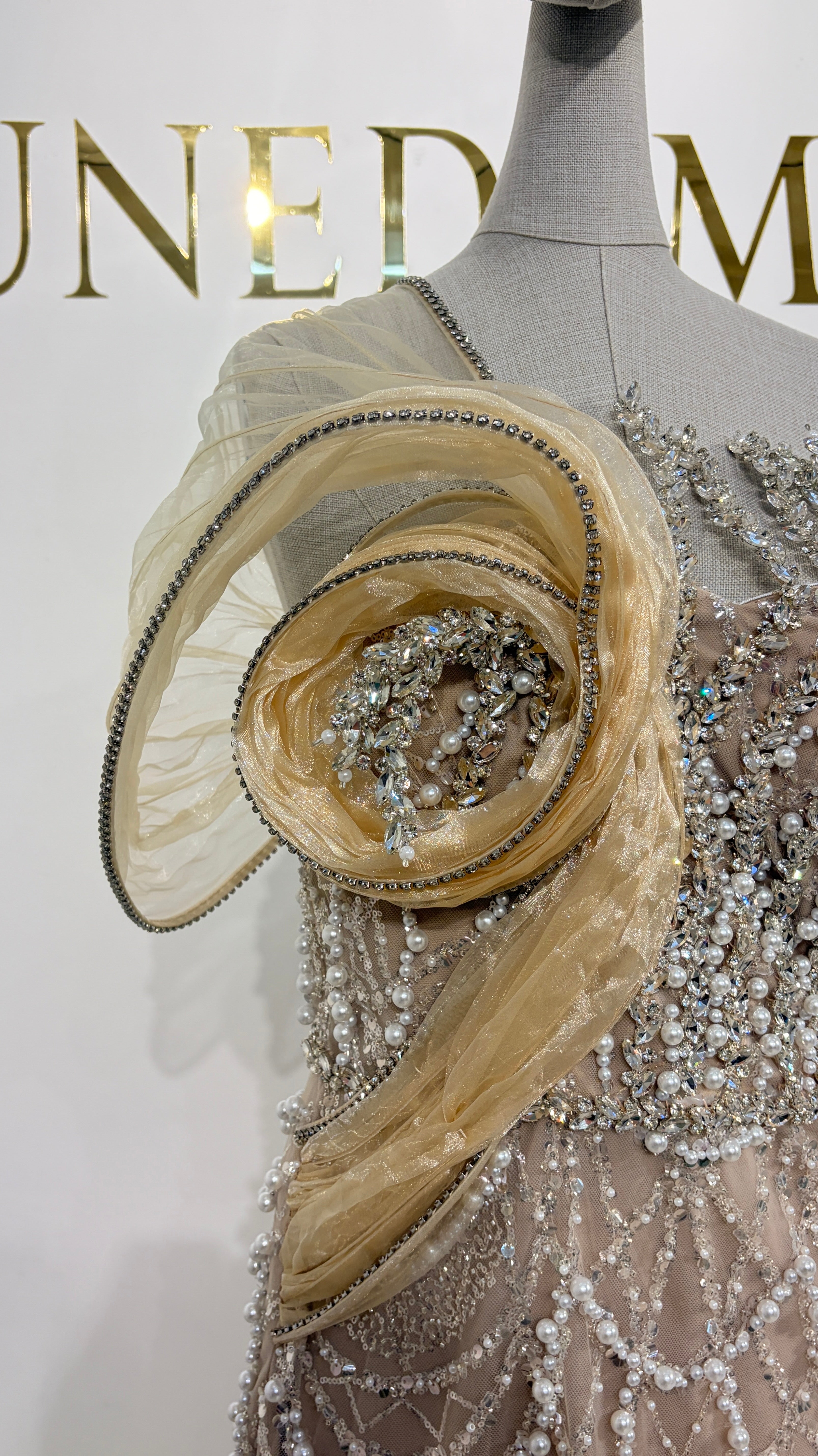 Robe de soirée dorée
