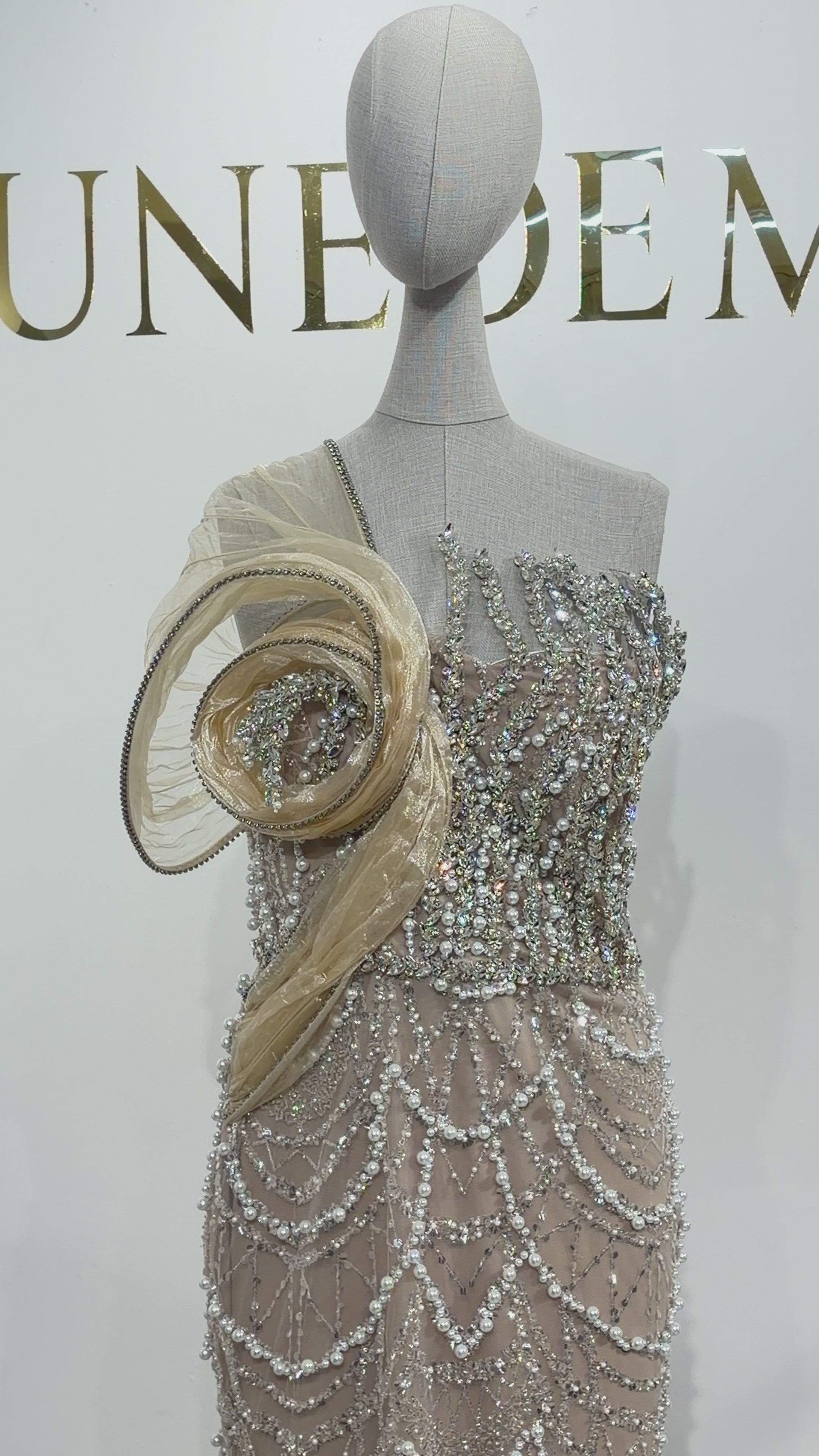 Robe de soirée dorée